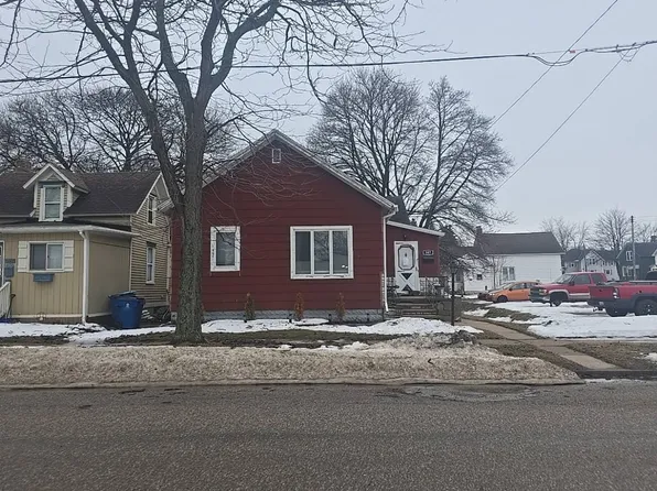 307 6th St, Manistee, MI 49660