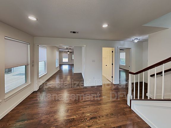 3rd image of 4033 Curzon Ave