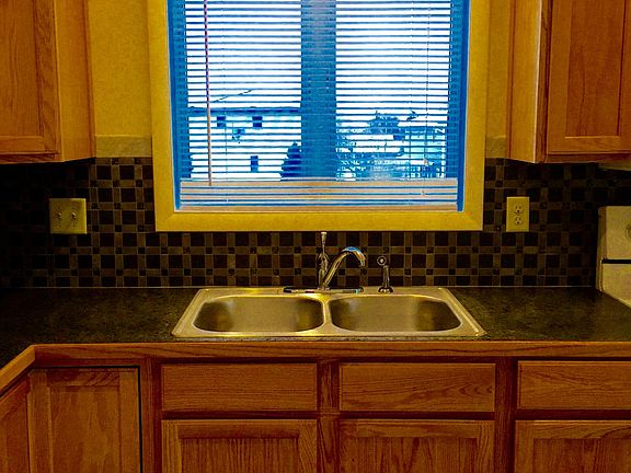 Appliances include micro and dishwasher