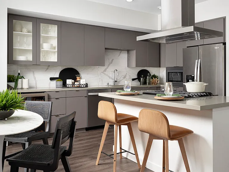 A700: Kitchen with island