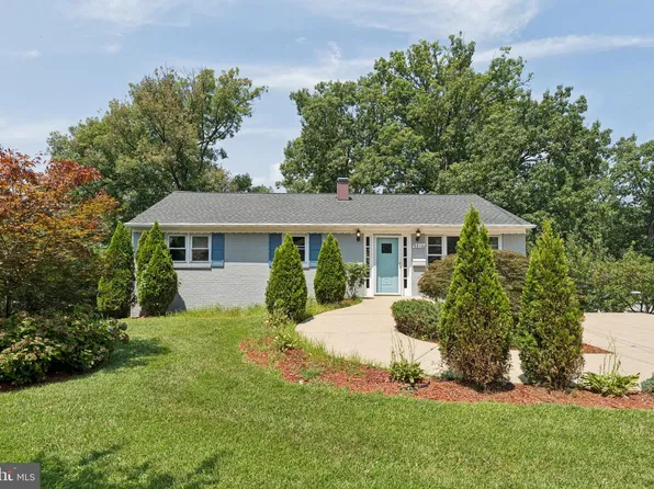 8816 Saunders Ln, Lanham, MD 20706