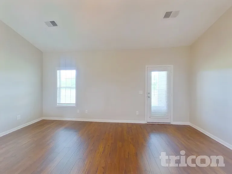 817 Ellyson Dr — Photo 2