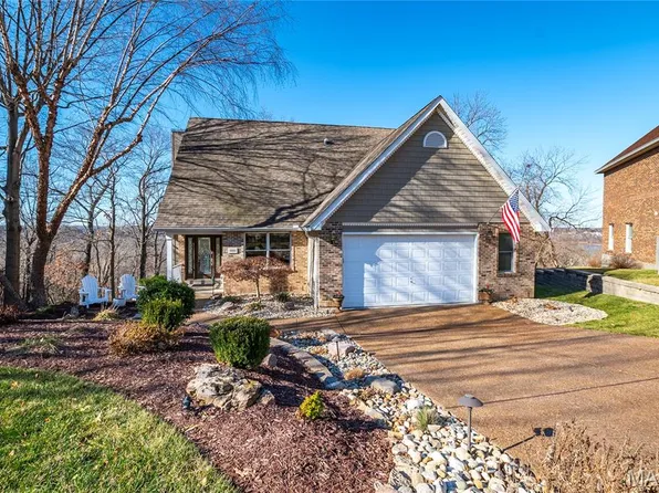 5921 Summerhedge Pl, Saint Louis, MO 63128