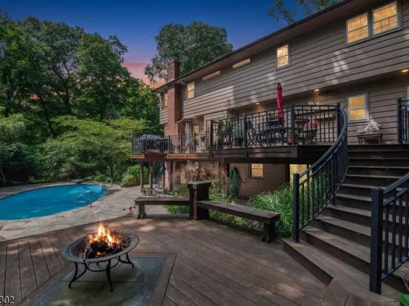 390 Ski Trl, Kinnelon Boro, NJ 07405