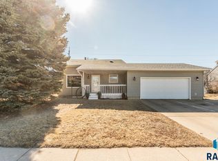 5615 W Dardanella Rd, Sioux Falls, SD 57106