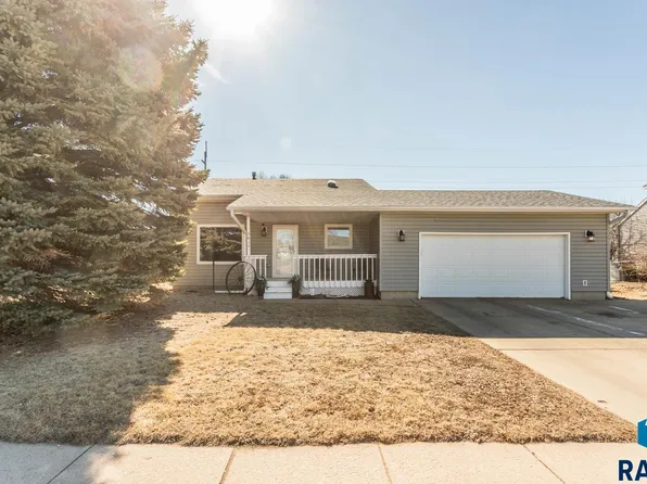 5615 W Dardanella Rd, Sioux Falls, SD 57106