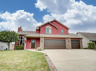 305 Willard Dr, Auburn, IN