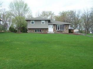 8S144 Vine St, Willowbrook, IL 60527