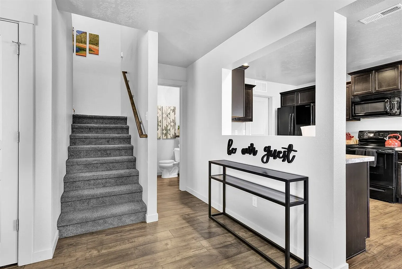 3 bed, 2.5 bath, 1496 sqft, $5,509 — Photo 3