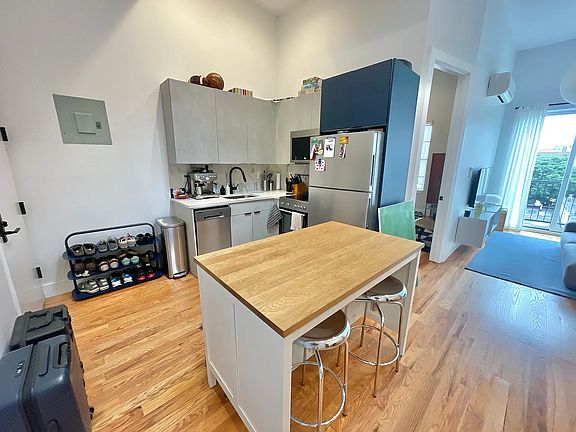 4th image of 949 Metropolitan Ave APT 4A