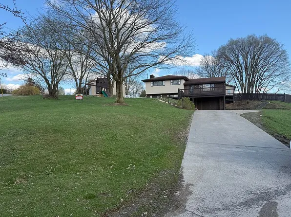 560 Maxine Dr, Beaver Falls, PA 15010