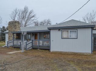 250 Collins Ln, Wapato, WA 98951