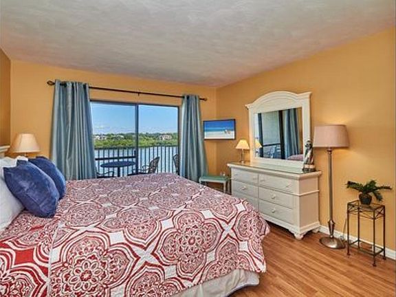 4th image of 19451 Gulf Blvd APT 315