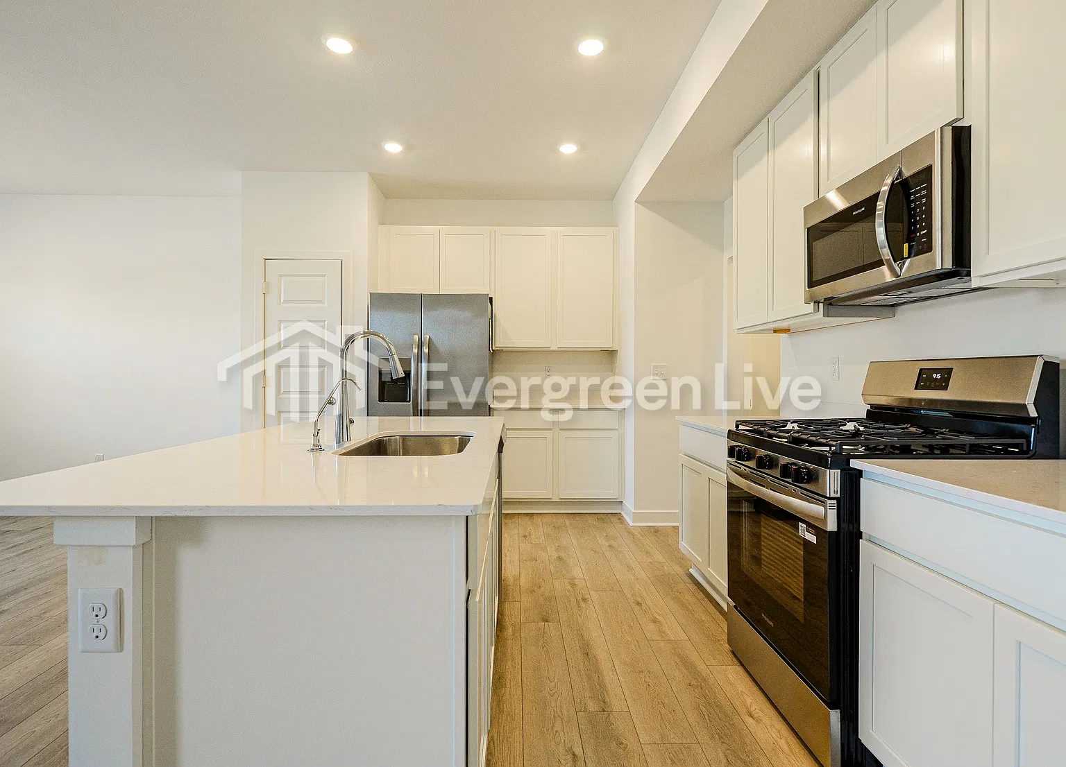3 bed, 2.5 bath, 1727 sqft, $1,995 — Photo 4