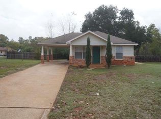 1803 Park Lane Cir, Jacksonville, TX