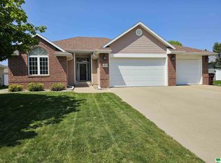 411 Winfield Cir, Sergeant Bluff, IA 51054