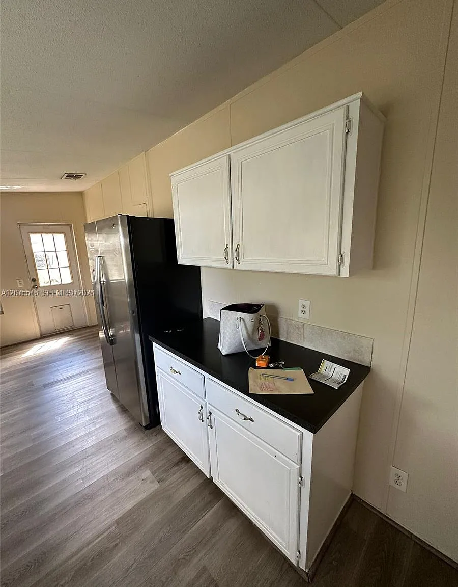 Watergate Mobile Home — Photo 3