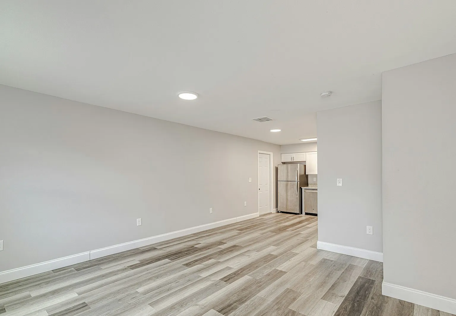 8725 North 50th Street, Unit D — Photo 3