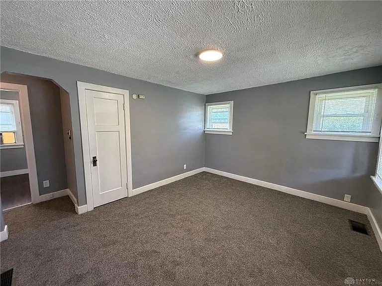 2406 Glenarm Ave — Photo 7