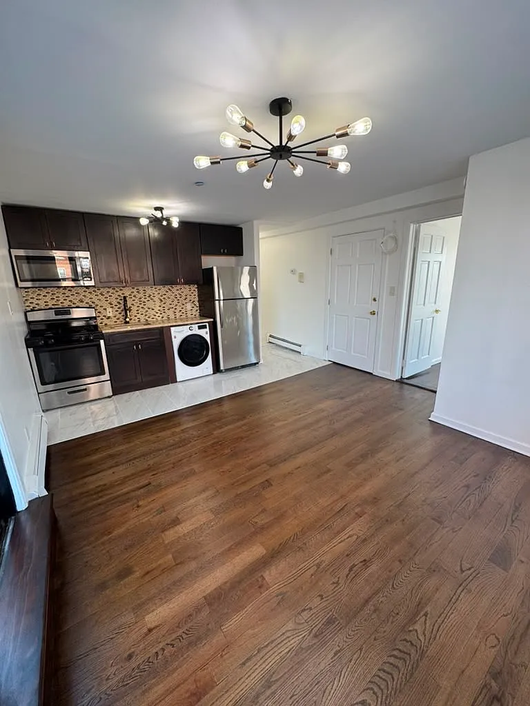 137 Beach 122 St — Photo 3