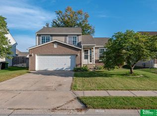 16016 Robin Dr, Omaha, NE 68136