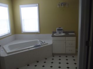 4 Southdown Dr, Lafayette, NJ 07848