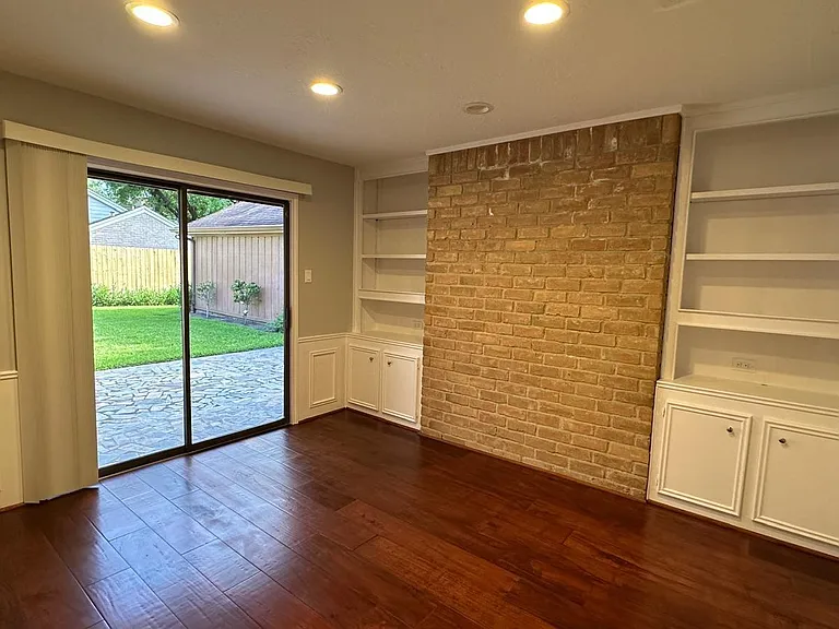 11527 Cedar Creek Dr — Photo 19
