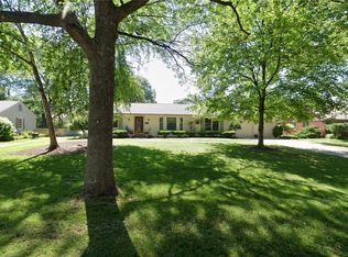 9000 Cherokee Ln, Leawood, KS 66206