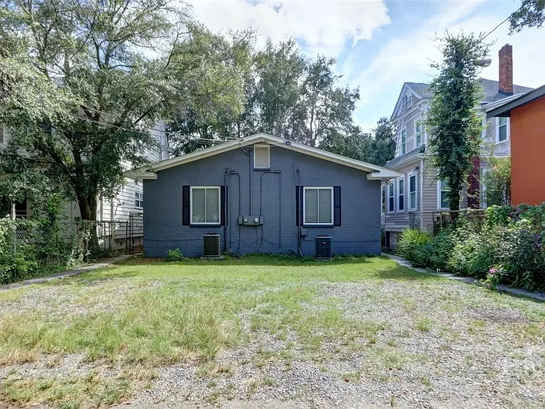 732 E Henry St — Photo 12