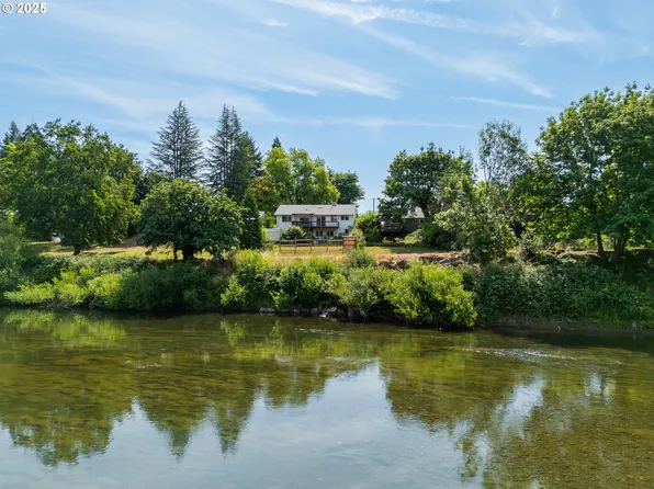 154 W Hickory St, Roseburg, OR 97471
