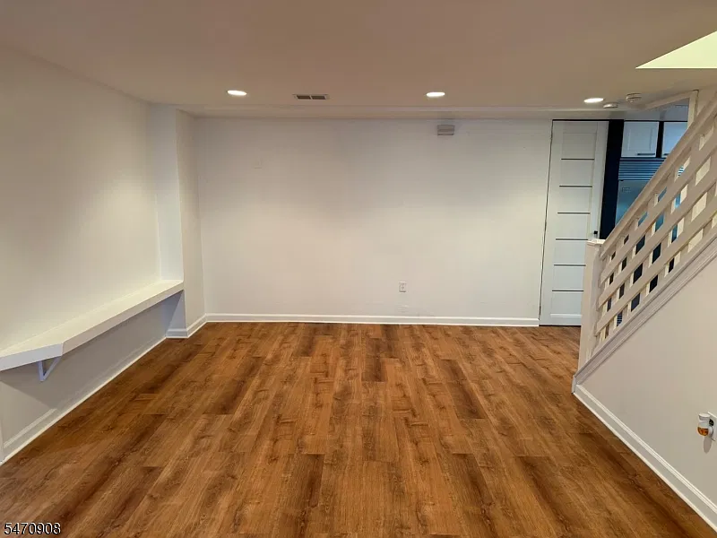 2 bed, 1.0 bath, $3,300 — Photo 4