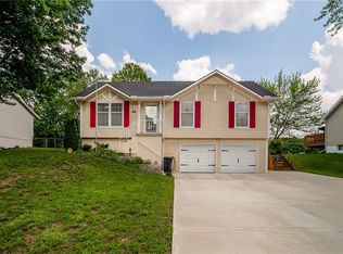 7011 Michael Ln, Pleasant Valley, MO 64068