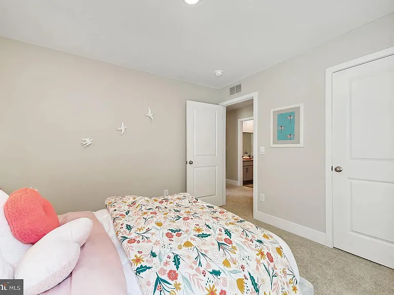 111 Charing Cross Dr — Photo 22