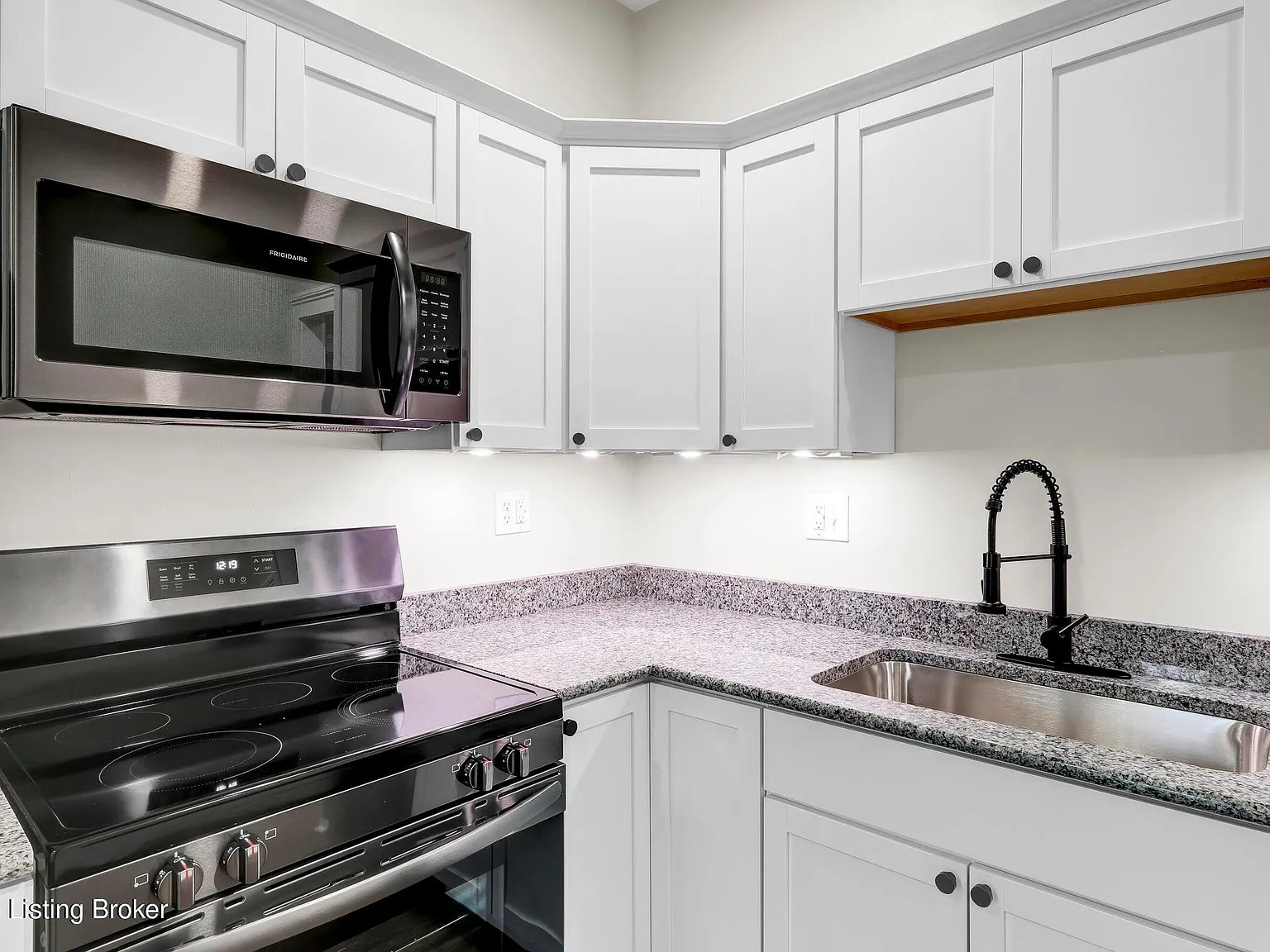 2 bed, 1.0 bath, 980 sqft, $1,425 — Photo 4