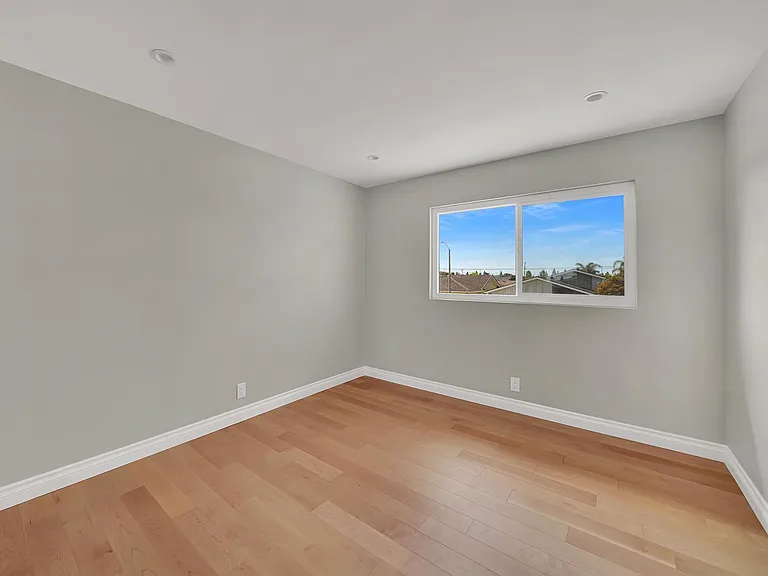 6781 Glen Dr — Photo 24