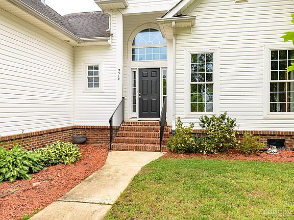 4th image of 9319 Arbor Creek Dr