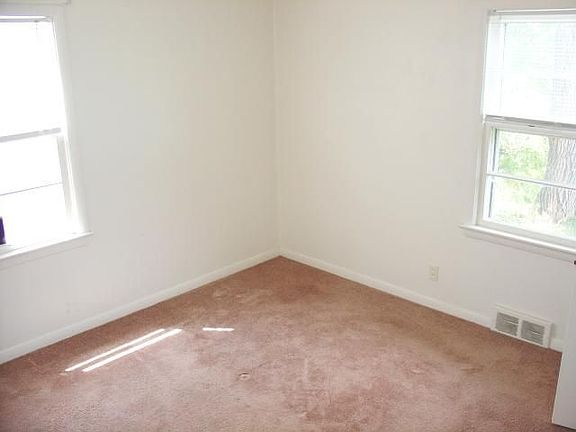 4th image of 1027 Wyoming Ave