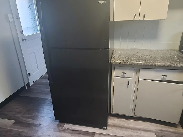 Kitchen with eat-in area
