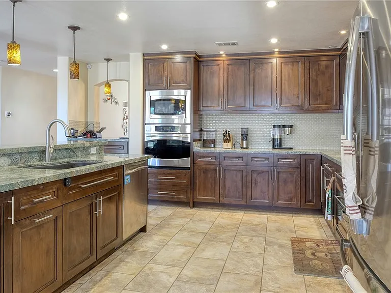 3704 N Campbell Rd — Photo 3
