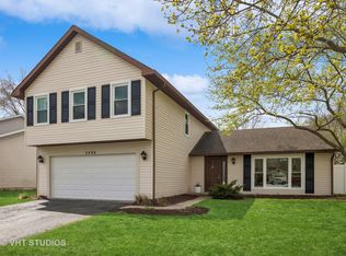 2490 Hedge Row Dr, Aurora, IL 60502
