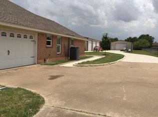 208 Berry Dr, Haslet, TX 76052