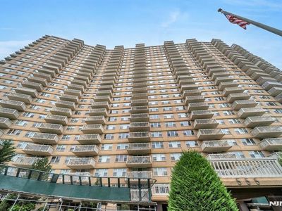 555 North Ave APT 23S, Fort Lee, NJ, 07024