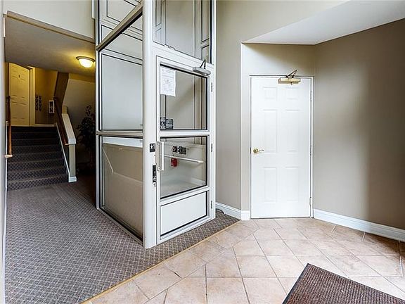 3rd image of 3800 Rosemont Blvd APT 106E