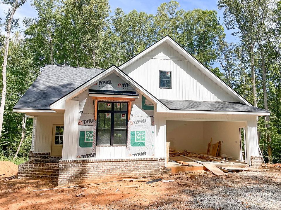 1st image of 102 Oakdale Ter