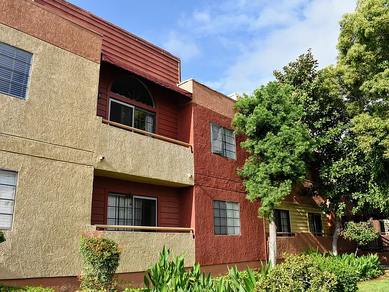 1010 Raleigh Street — Photo 3