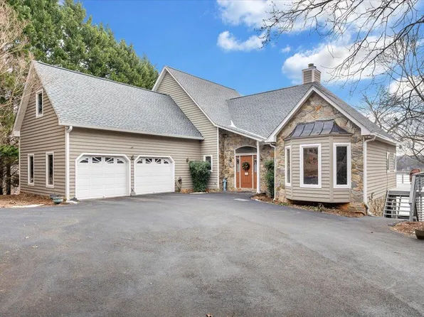 109 Overlook Hill Dr, Moneta, VA 24121