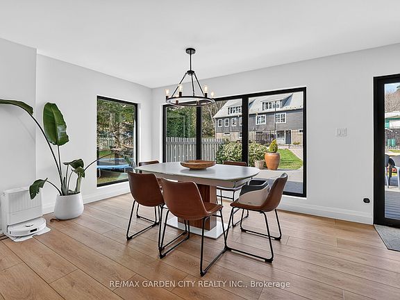 5th image of 377 Canboro Rd