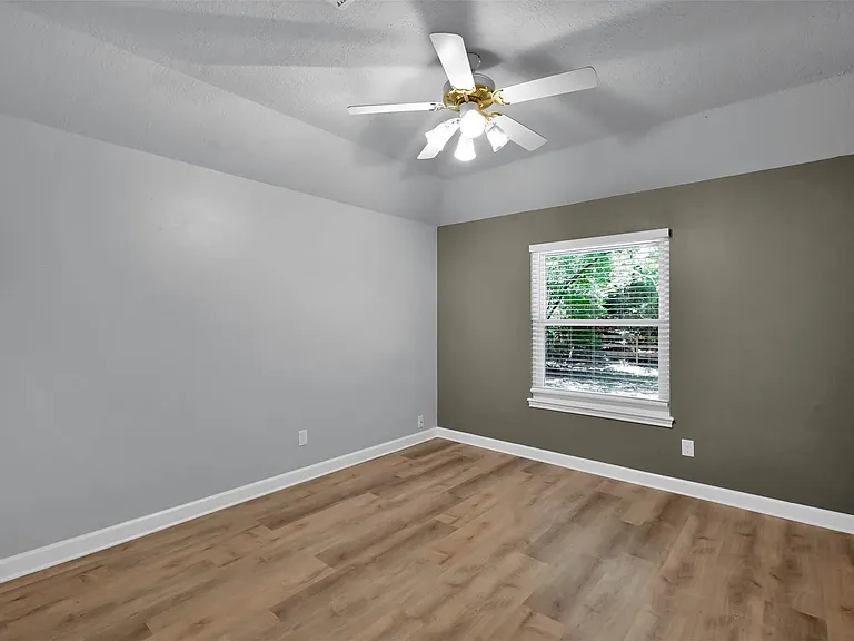 84 Oak Grove Ln — Photo 24