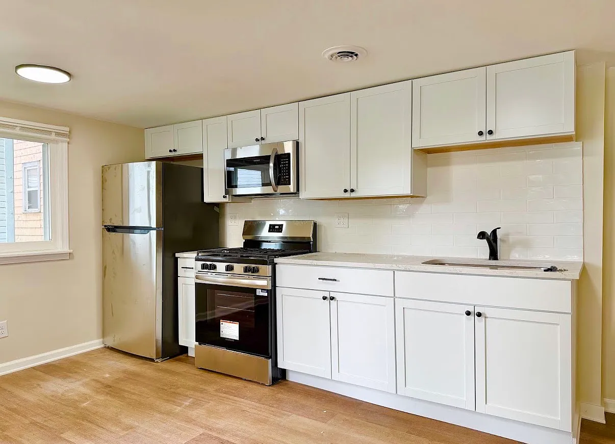 1 bed, 900 sqft, $1,100 — Photo 1