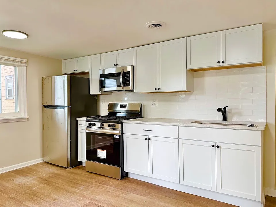 74 Houston St #3